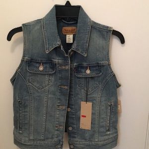 REDUCED Levi’s Denim Trucker vest